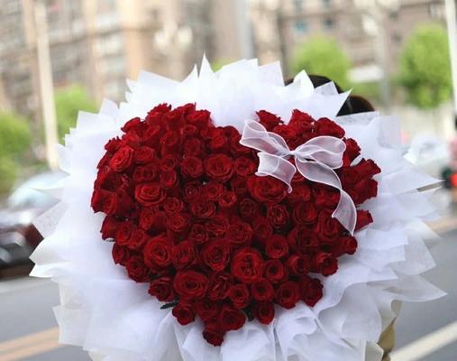 恋爱中送玫瑰花有何含义？